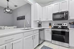 3423 Parkridge Cir, Sarasota, FL 34243 - Photo 13