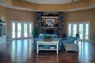 5570 Rosehill Rd, Sarasota, FL 34233 - Photo 11