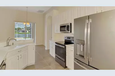 6721 Carlyle Lane, Sarasota, FL 34243 - Photo 17