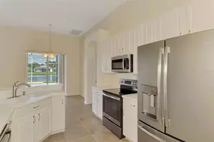 6721 Carlyle Ln, Sarasota, FL 34243 - Photo 17