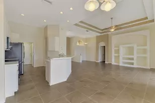 6721 Carlyle Ln, Sarasota, FL 34243 - Photo 11