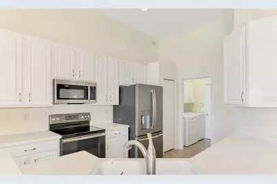 6721 Carlyle Lane, Sarasota, FL 34243 - Photo 15
