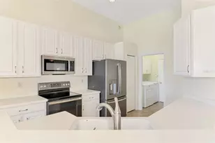 6721 Carlyle Ln, Sarasota, FL 34243 - Photo 15
