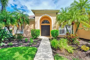 6721 Carlyle Ln, Sarasota, FL 34243 - Photo 3