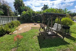 900 Bokhara Pl, Sarasota, FL 34232 - Photo 13
