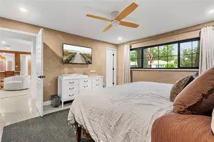 2410 Valencia Dr, Sarasota, FL 34239 - Photo 21
