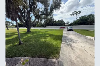 4951 Sawyer Road, Sarasota, FL 34233 - Photo 3