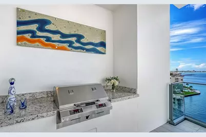 401 Quay Commons #805, Sarasota, FL 34236 - Photo 13