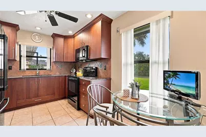 3615 Muirfield Drive #3D, Sarasota, FL 34238 - Photo 13