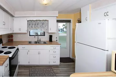 716 50th Avenue W, Bradenton, FL 34207 - Photo 5