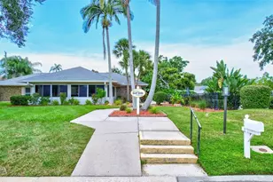 7461 W Country Club Dr N, Sarasota, FL 34243 - Photo 47