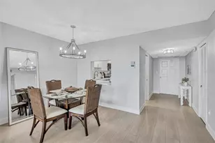 7461 W Country Club Dr N, Sarasota, FL 34243 - Photo 13