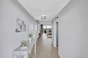 7461 W Country Club Dr N, Sarasota, FL 34243 - Photo 11