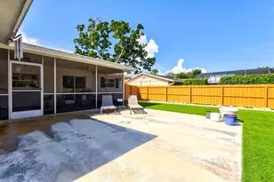 2923 Concord St, Sarasota, FL 34231 - Photo 51