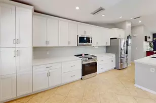 2461 Gold Oak Ct E, Sarasota, FL 34232 - Photo 7