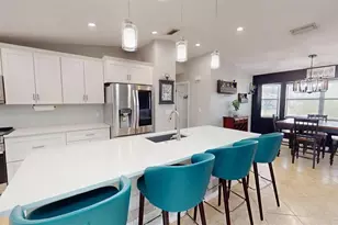 2461 Gold Oak Ct E, Sarasota, FL 34232 - Photo 5