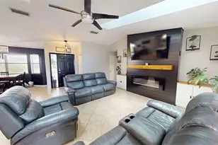 2461 Gold Oak Ct E, Sarasota, FL 34232 - Photo 11