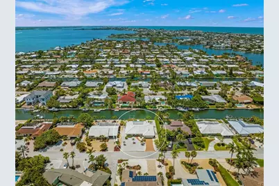 614 Gladstone Lane, Bradenton Beach, FL 34217 - Photo 9