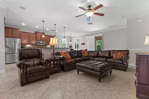 8212 36th St E, Sarasota, FL 34243 - Photo 5