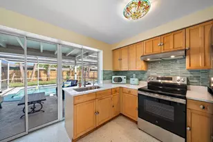 270 W Seminole Dr, Venice, FL 34293 - Photo 7