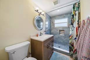 270 W Seminole Dr, Venice, FL 34293 - Photo 11