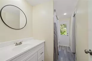 2004 Wood Hollow Pl, Sarasota, FL 34235 - Photo 19