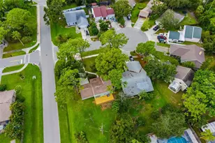2004 Wood Hollow Pl, Sarasota, FL 34235 - Photo 39