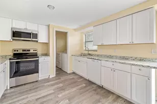 2004 Wood Hollow Pl, Sarasota, FL 34235 - Photo 13