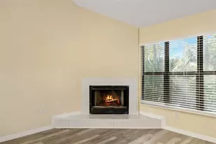 2004 Wood Hollow Pl, Sarasota, FL 34235 - Photo 9