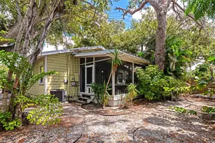 1712 Siesta Dr, Sarasota, FL 34239 - Photo 17