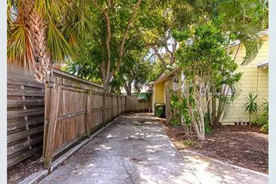 1712 Siesta Drive, Sarasota, FL 34239 - Photo 19