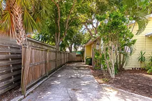 1712 Siesta Dr, Sarasota, FL 34239 - Photo 19