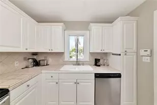 1712 Siesta Dr, Sarasota, FL 34239 - Photo 3