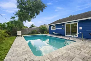 2667 Cheryle Ln, Sarasota, FL 34237 - Photo 5