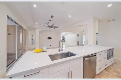 11915 Clubhouse Drive, Lakewood Ranch, FL 34202 - Photo 19