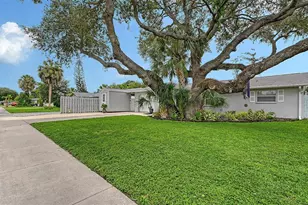 5338 Foxwood Dr, Sarasota, FL 34232 - Photo 3