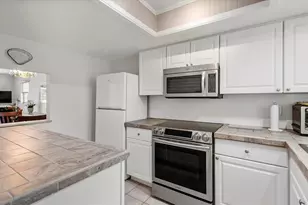 2753 Golf Course Dr, Sarasota, FL 34234 - Photo 5