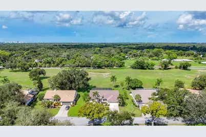 4415 Highland Oaks Circle, Sarasota, FL 34235 - Photo 3