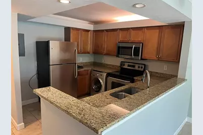 2740 Coconut Bay Ln Lane #3310 (3J), Sarasota, FL 34237 - Photo 3
