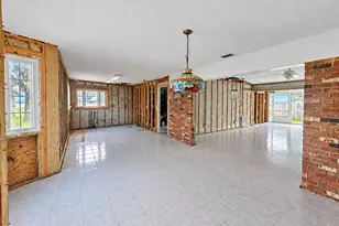 13401 1st St E, Madeira Beach, FL 33708 - Photo 15