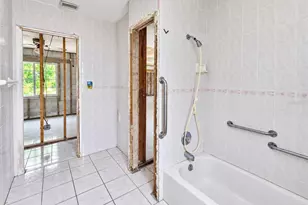 13401 1st St E, Madeira Beach, FL 33708 - Photo 45