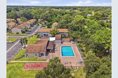 912 Byron Lane #5C, Sarasota, FL 34243 - Photo 3