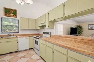 5031 Barrington Cir, Sarasota, FL 34234 - Photo 11