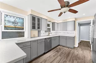 3403 66th St Ct W, Bradenton, FL 34209 - Photo 9