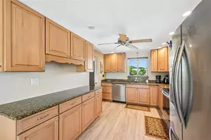 106 Algiers Dr, Venice, FL 34293 - Photo 9
