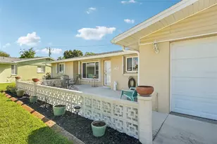 106 Algiers Dr, Venice, FL 34293 - Photo 3