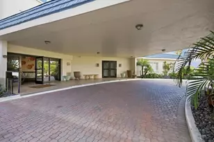 800 Benjamin Franklin Dr, Sarasota, FL 34236 - Photo 21