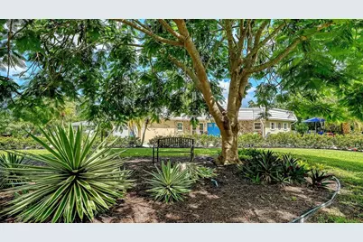 5211 Inverness Drive, Sarasota, FL 34243 - Photo 3