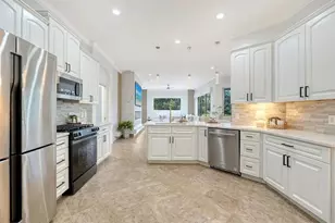14250 Sundial Pl, Lakewood Ranch, FL 34202 - Photo 5
