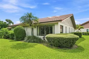 3871 Wilshire Cir W, Sarasota, FL 34238 - Photo 3
